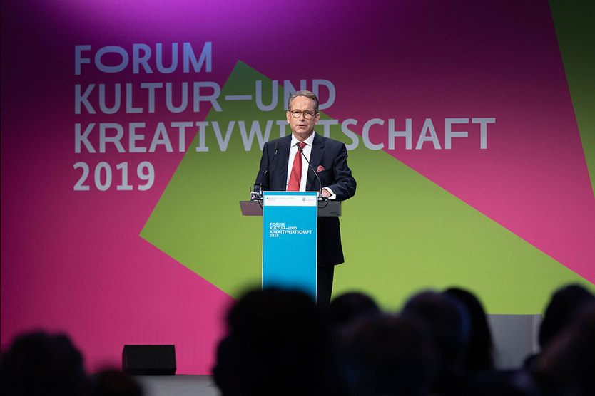 Staatssekretär Nussbaum: "Die Kultur- und Kreativwirtschaft wirkt auch in andere Branchen und wichtige Zukunftsbereiche wie Mobilität, Gesundheit oder Nachhaltigkeit hinein."