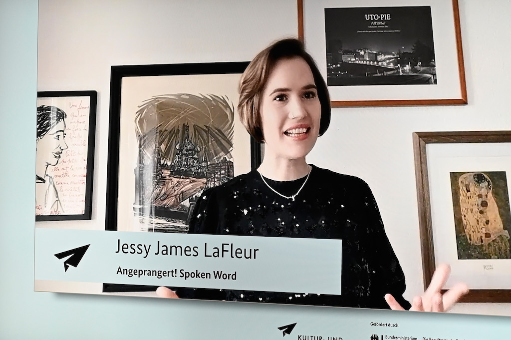 Jessy James LaFleur, „Kultur- und Kreativpilotin Deutschland 2020“ begrüßt die diesjährigen Titelträgerinnen und -träger mit einem Rap.